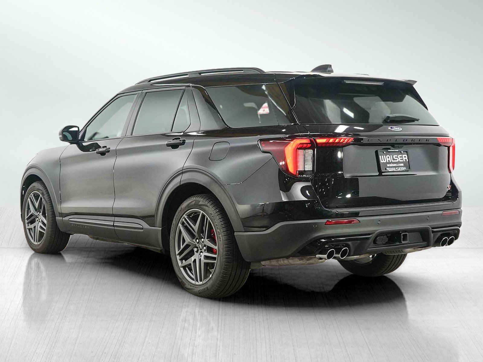 Used 2025 Ford Explorer ST AWD/4WD image 3