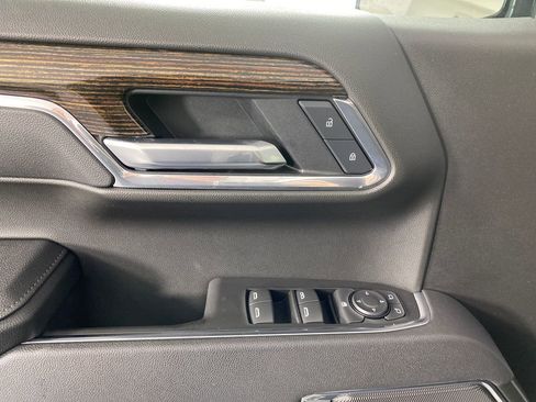 Used 2025 GMC Sierra 1500 Elevation image 11