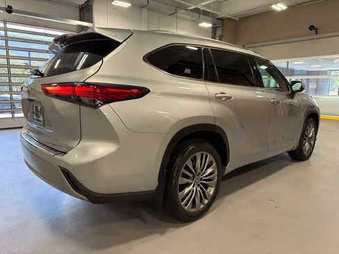 Used 2020 Toyota Highlander Platinum AWD/4WD image 7