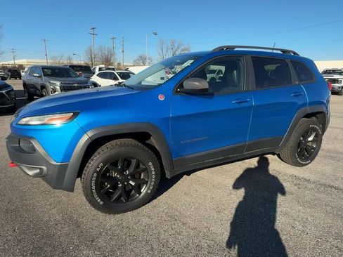Used 2017 Jeep Cherokee Trailhawk image 4