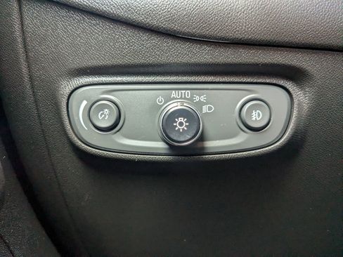 Used 2021 Chevrolet Equinox Premier FWD image 22