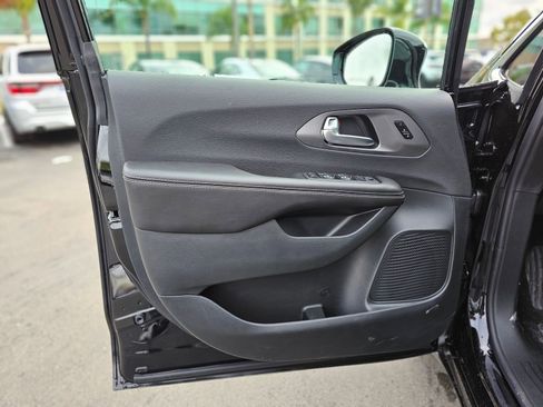 New 2026 Chrysler Pacifica Select FWD image 20