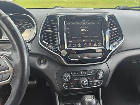 Used 2019 Jeep Cherokee Limited FWD image 17
