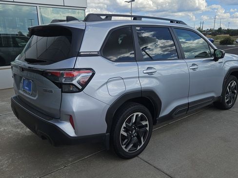Used 2025 Subaru Forester Limited AWD/4WD image 5