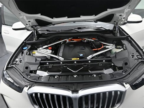 New 2026 BMW X5 xDrive50e image 15