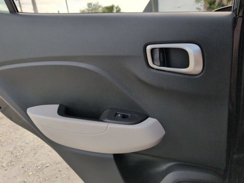 Used 2025 Hyundai Venue SEL FWD image 26