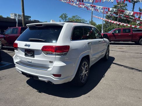 Used 2020 Jeep Grand Cherokee Overland AWD/4WD image 6