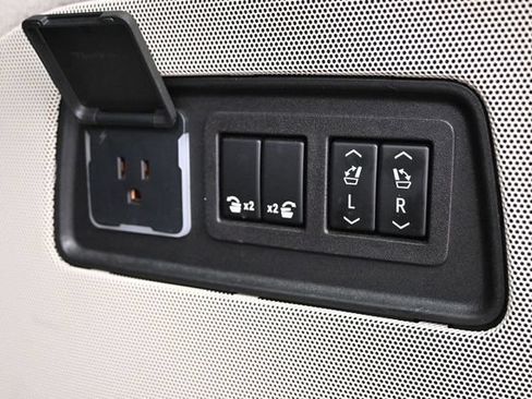 Used 2023 Cadillac Escalade ESV Sport Platinum w/ LPO, ONYX Package AWD/4WD image 31