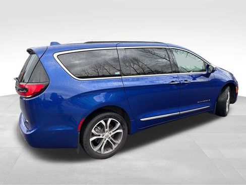 Used 2021 Chrysler Pacifica Pinnacle image 8