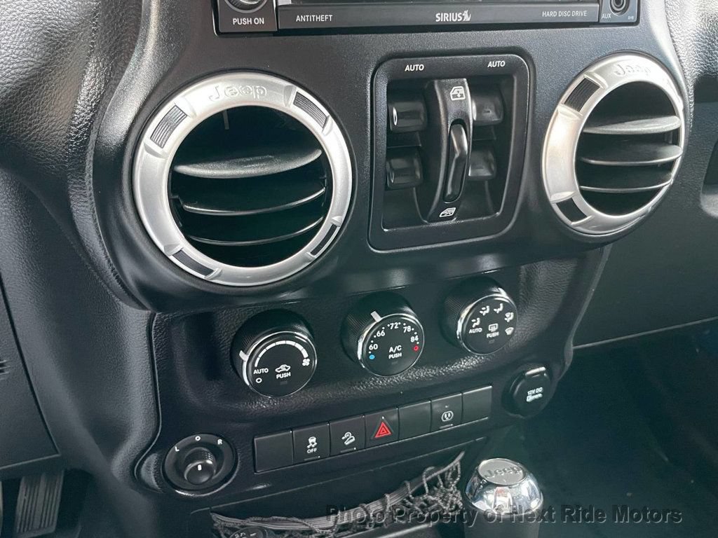 Used 2015 Jeep Wrangler Unlimited Rubicon w/ Connectivity Group AWD/4WD image 19