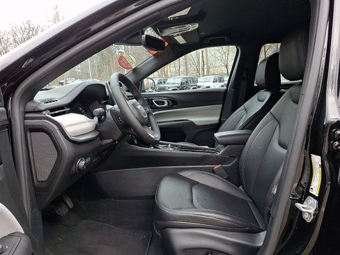 Certified 2025 Jeep Compass Limited AWD/4WD image 14