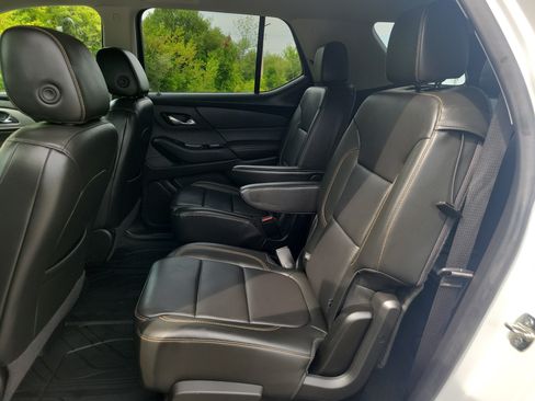 Used 2019 Chevrolet Traverse LT w/ LPO, Floor Liner Package AWD/4WD image 16