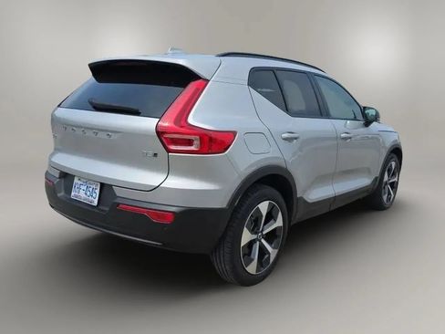 Used 2023 Volvo XC40 B5 Plus w/ Driver Assist Package AWD/4WD image 7