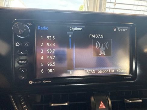 Used 2018 Toyota C-HR XLE FWD image 8