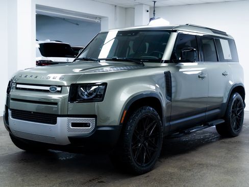 Used 2021 Land Rover Defender 110 SE image 3