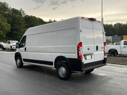 Used 2024 RAM ProMaster 2500 w/ Convenience Group FWD image 3