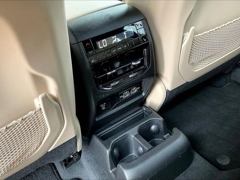 Used 2023 Jeep Grand Cherokee L Limited image 10