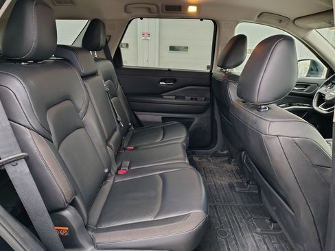 Used 2022 Nissan Pathfinder SL image 17