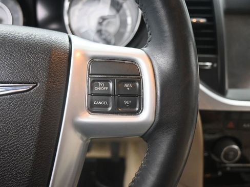 Used 2013 Chrysler 300 image 12