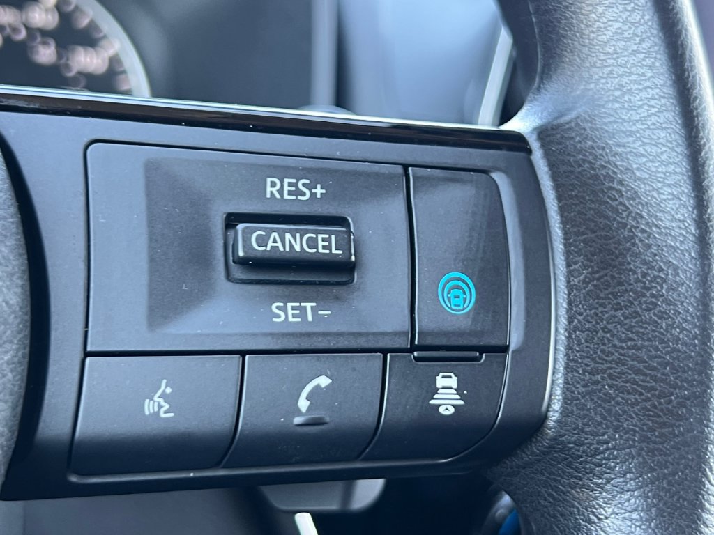 Used 2022 Nissan Rogue SV FWD image 12