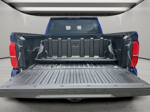 Used 2024 Toyota Tacoma SR5 AWD/4WD image 9