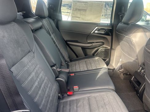 New 2026 Mitsubishi Outlander LE FWD image 8