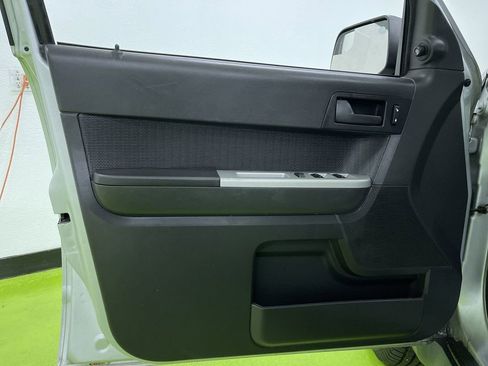 Used 2011 Ford Escape XLT w/ 203A Rapid Spec Order Code image 16