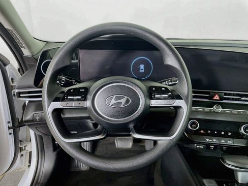 Used 2024 Hyundai Elantra SEL FWD image 17