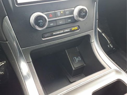 Used 2024 Ford Edge Titanium image 11