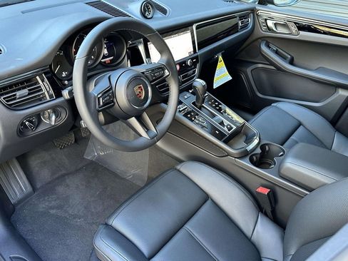 Used 2026 Porsche Macan AWD/4WD image 4