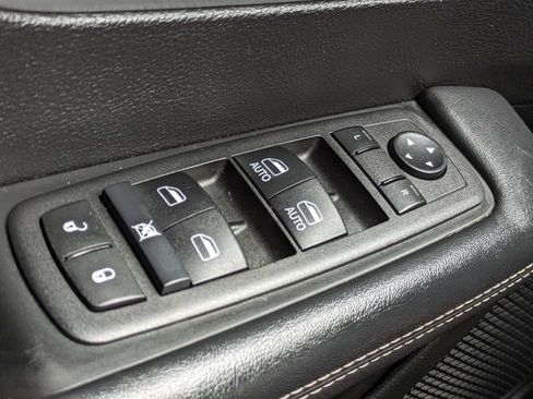 Used 2024 Chrysler Pacifica Limited FWD image 27