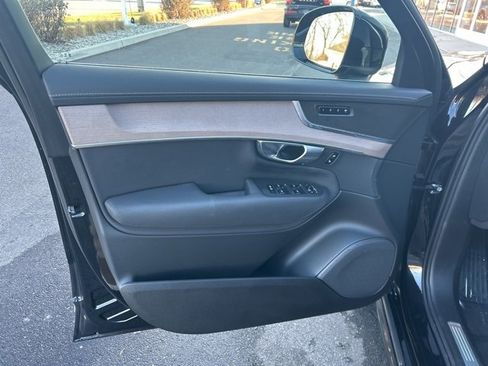 Used 2025 Volvo XC90 B6 Plus image 16