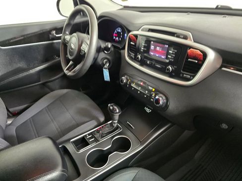 Used 2016 Kia Sorento LX image 10