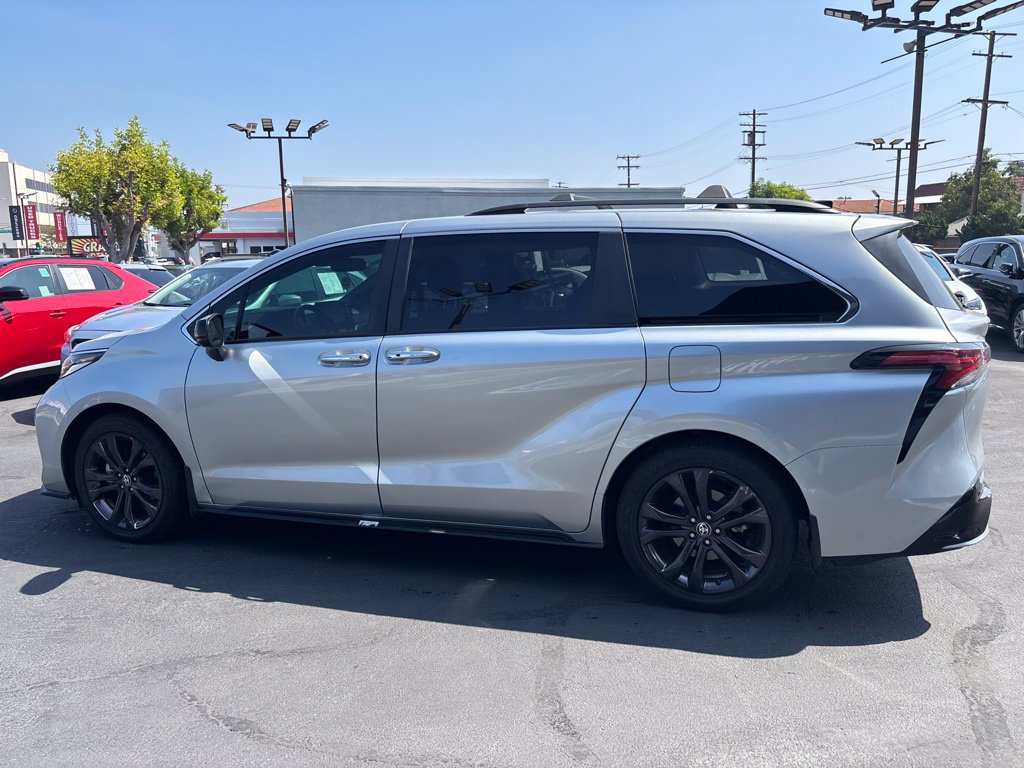 Used 2022 Toyota Sienna XSE w/ XSE Plus Package FWD image 7