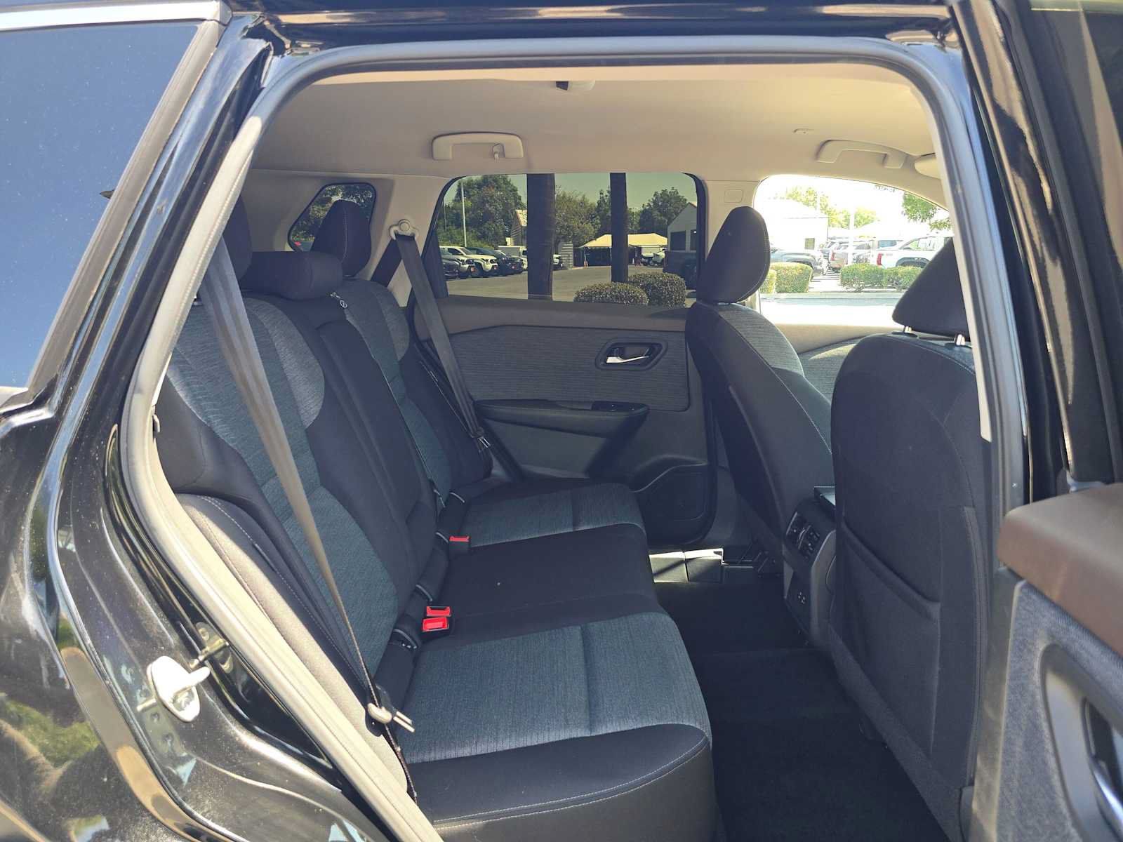 Used 2023 Nissan Rogue SV FWD image 12