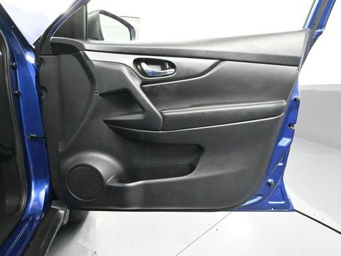 Used 2017 Nissan Rogue S image 37