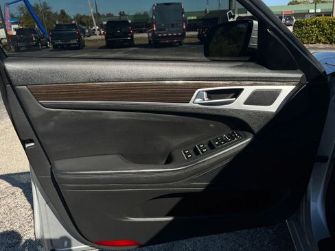 Used 2016 Hyundai Genesis 3.8 image 9
