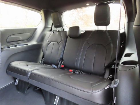 New 2026 Chrysler Pacifica Select AWD/4WD image 23