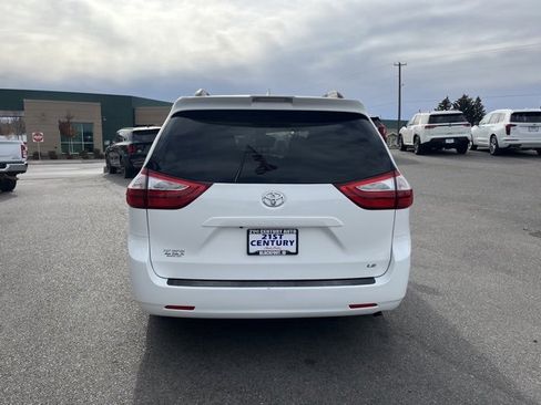 Used 2018 Toyota Sienna LE image 10