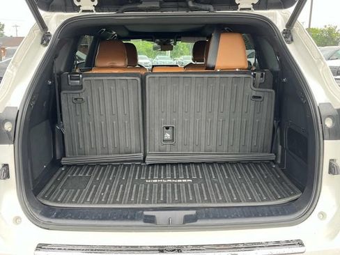 Used 2021 Toyota Highlander Platinum AWD/4WD image 11