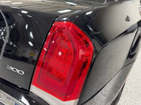 Used 2018 Chrysler 300 Touring image 6