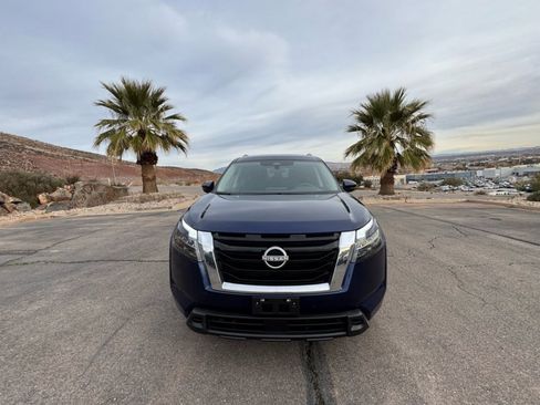 Used 2025 Nissan Pathfinder SV image 8