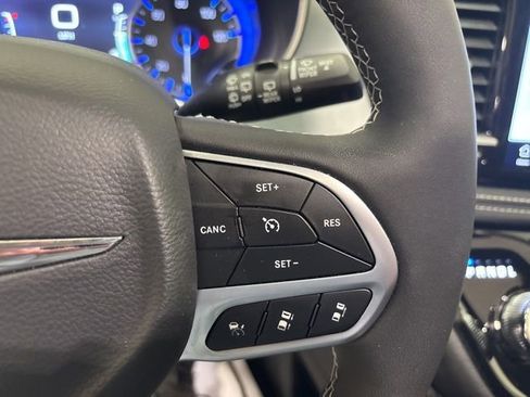 Used 2026 Chrysler Pacifica Limited FWD image 28