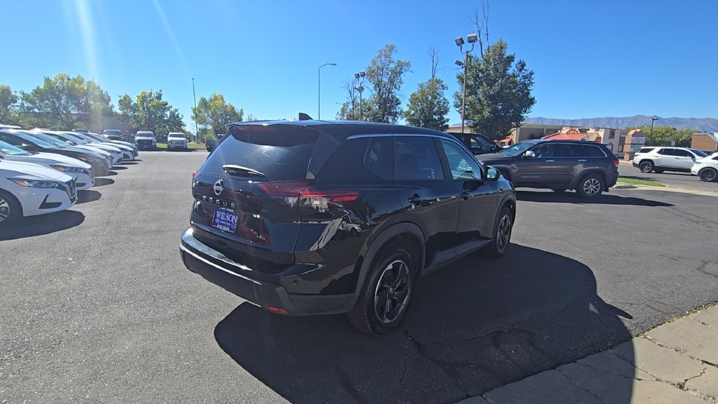 Used 2025 Nissan Rogue SV AWD/4WD image 5