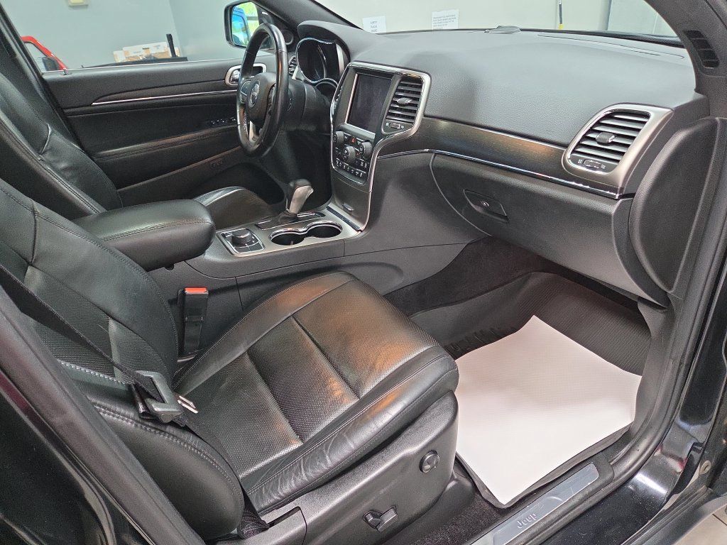 Used 2018 Jeep Grand Cherokee Limited w/ Luxury Group II AWD/4WD image 18