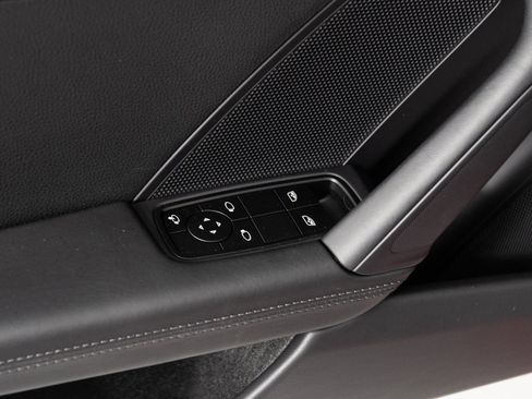 Certified 2025 Porsche 911 Carrera image 38