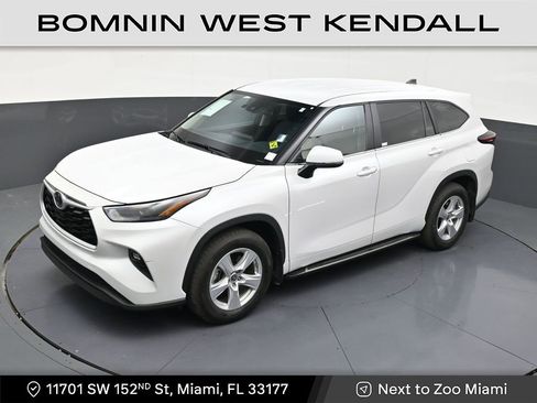 Used 2025 Toyota Highlander LE image 12