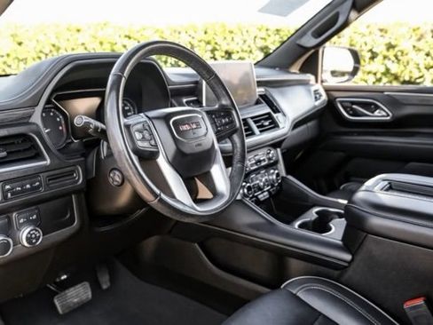 Used 2021 GMC Yukon SLT w/ SLT Luxury Package image 2