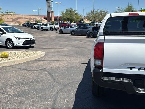 Used 2018 Toyota Tacoma SR RWD image 8