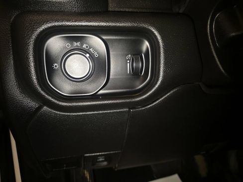 Used 2021 RAM 2500 Tradesman w/ Chrome Appearance Group AWD/4WD image 23